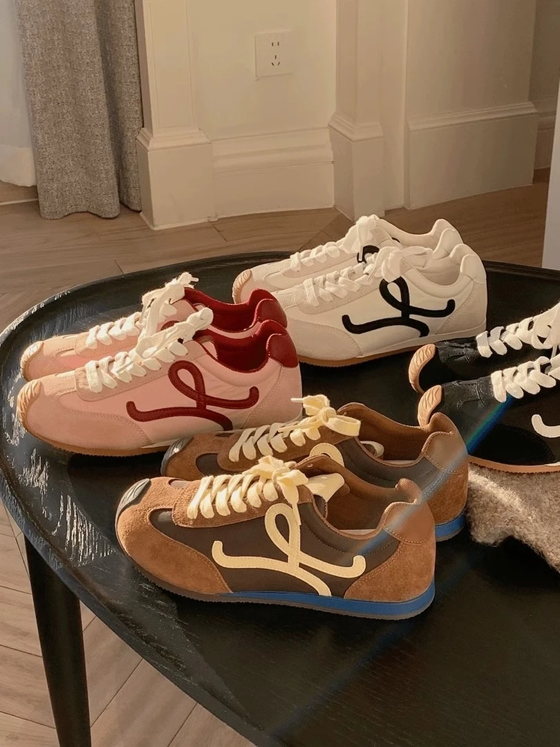 2025春季新款王一博同款不对称大鞋头系带休闲风阿甘德训鞋女