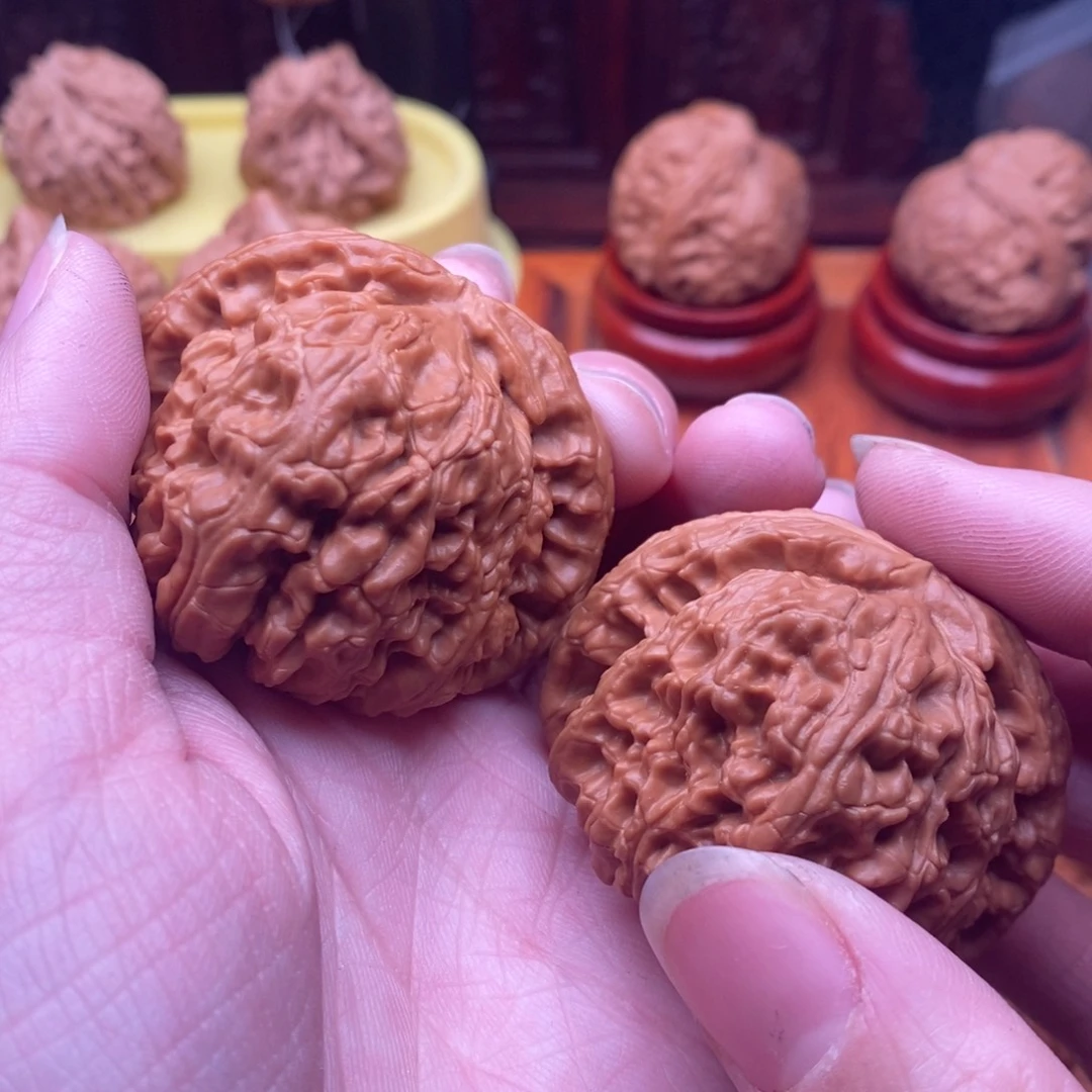 文玩核桃吊坠大**利白狮子48