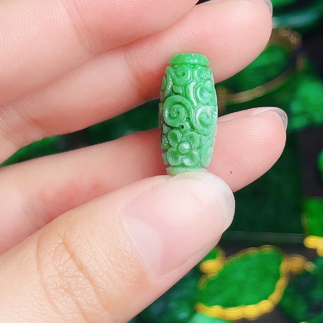 颈饰未镶嵌翡翠多样性