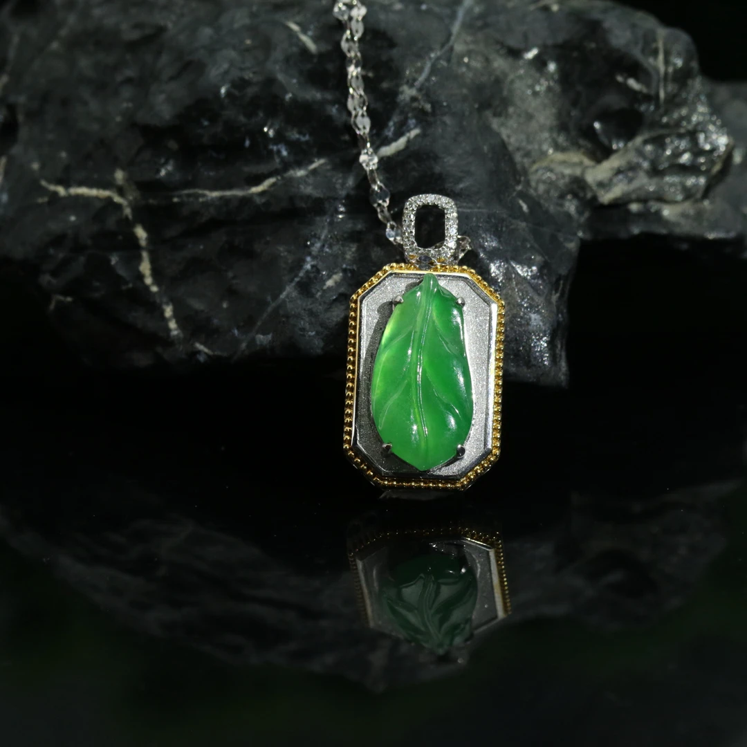 15天然缅甸翡翠A货18k绿叶子项链/700637/上海嘉禾拍卖