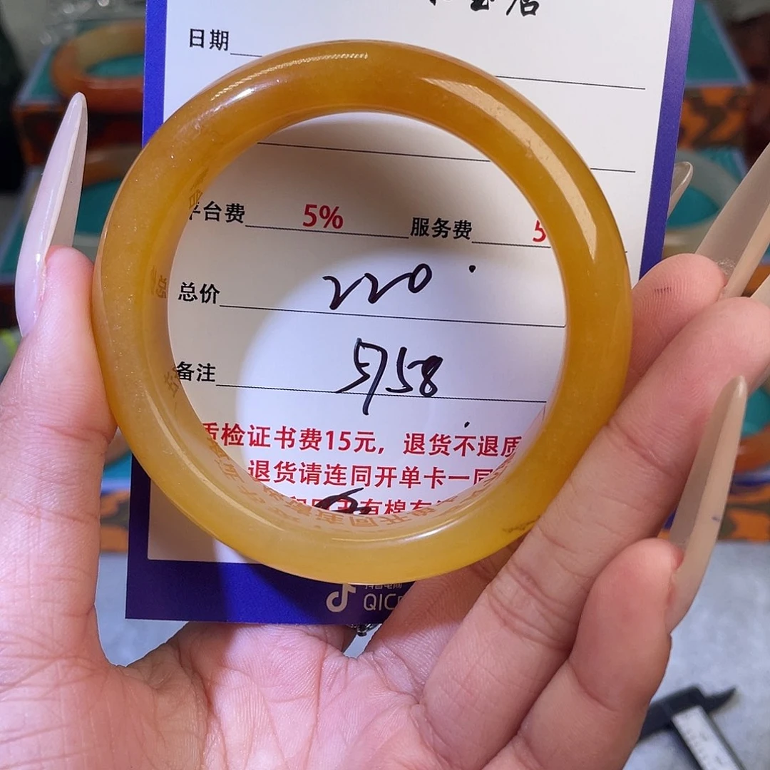 未镶嵌石英质玉（黄龙玉）手镯