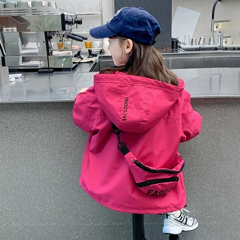 女童外套春秋2025新款洋气儿童冲锋衣女童秋装孩韩版运动连帽上衣
