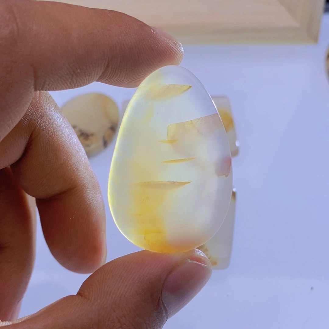 玛瑙/玉髓颈饰未镶嵌丫**?