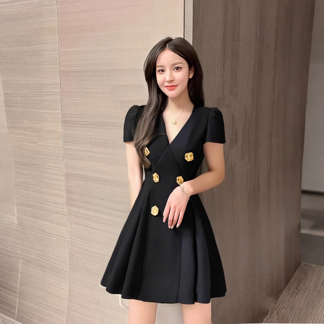 A黑色收腰显瘦气质时尚小黑裙夏季赫本风小众设计感连衣裙女D0859