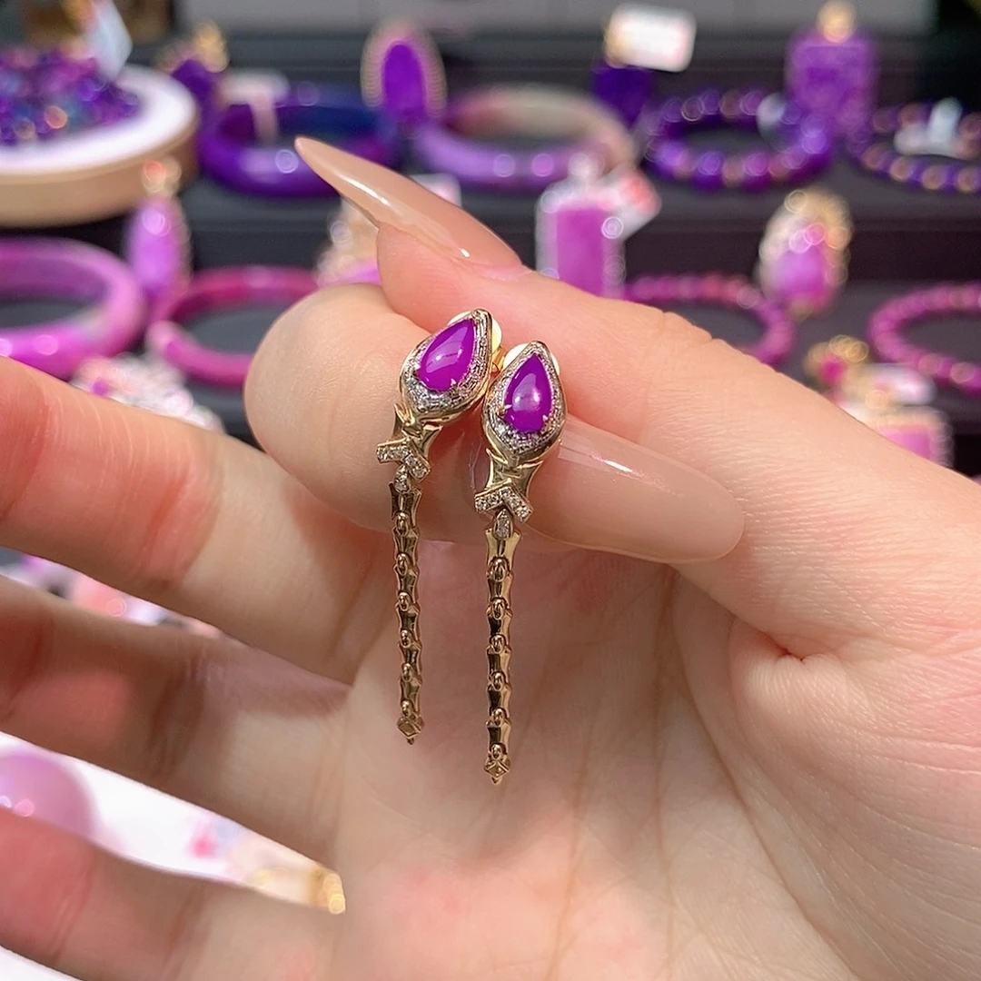 18K金镶嵌苏纪石（舒俱来）耳钉