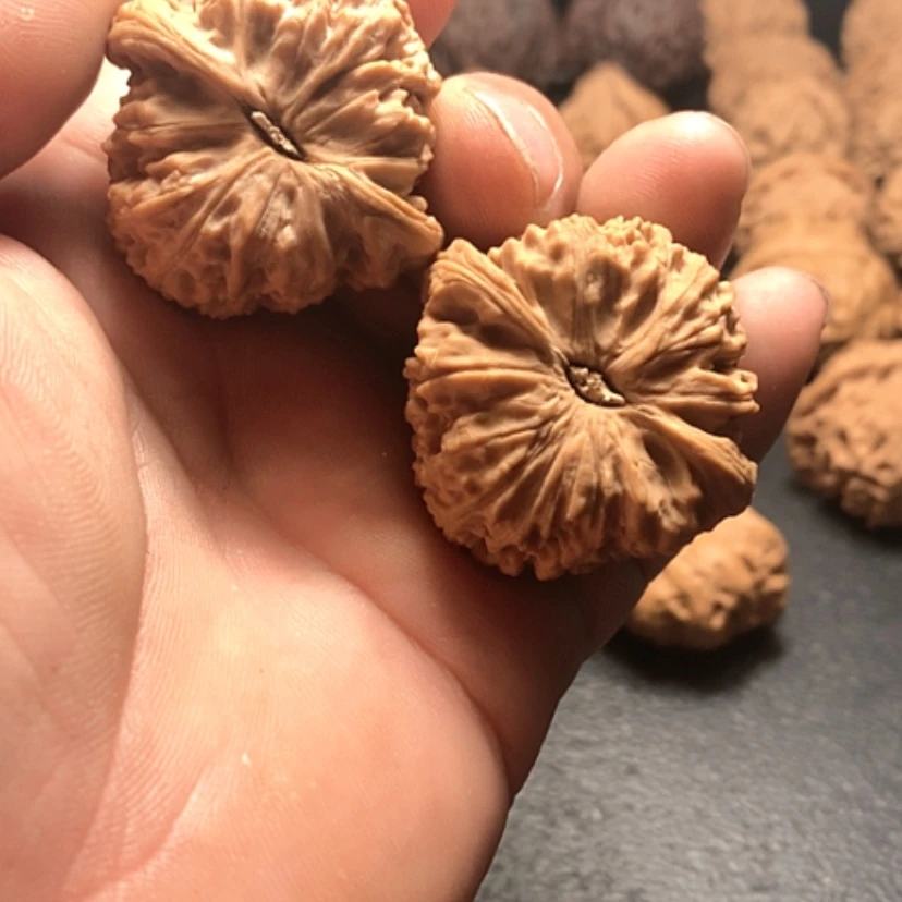 【闪购商品】文玩核桃把件赵*可南疆