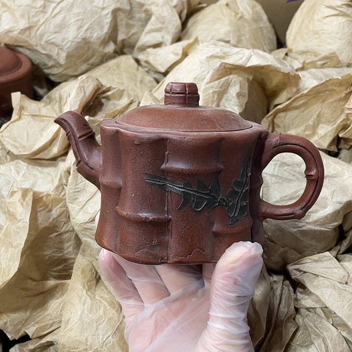 茶壶紫砂原矿泥料，手工制作一把紫砂壶。