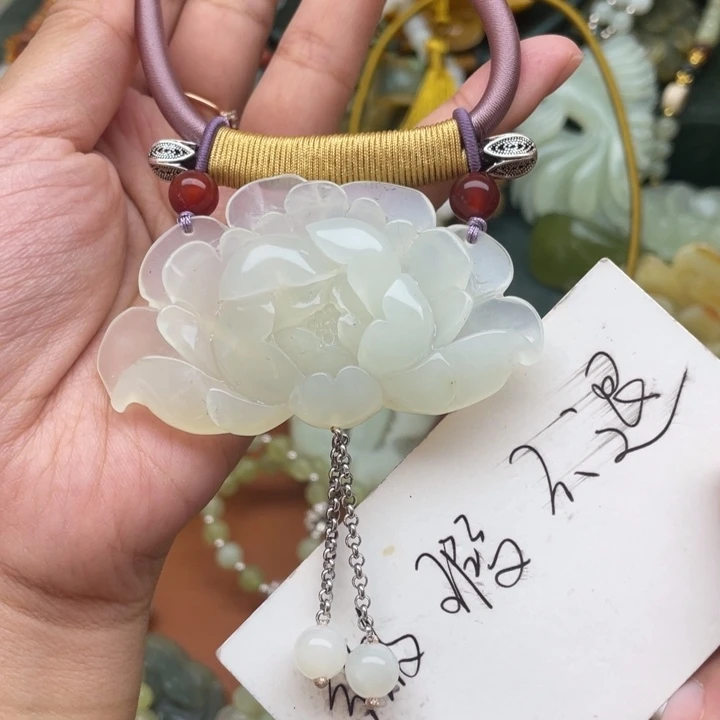 蛇纹石玉吊坠合金