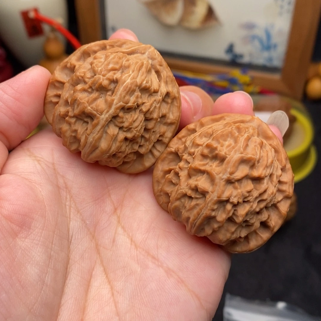 文玩核桃把件40三角白