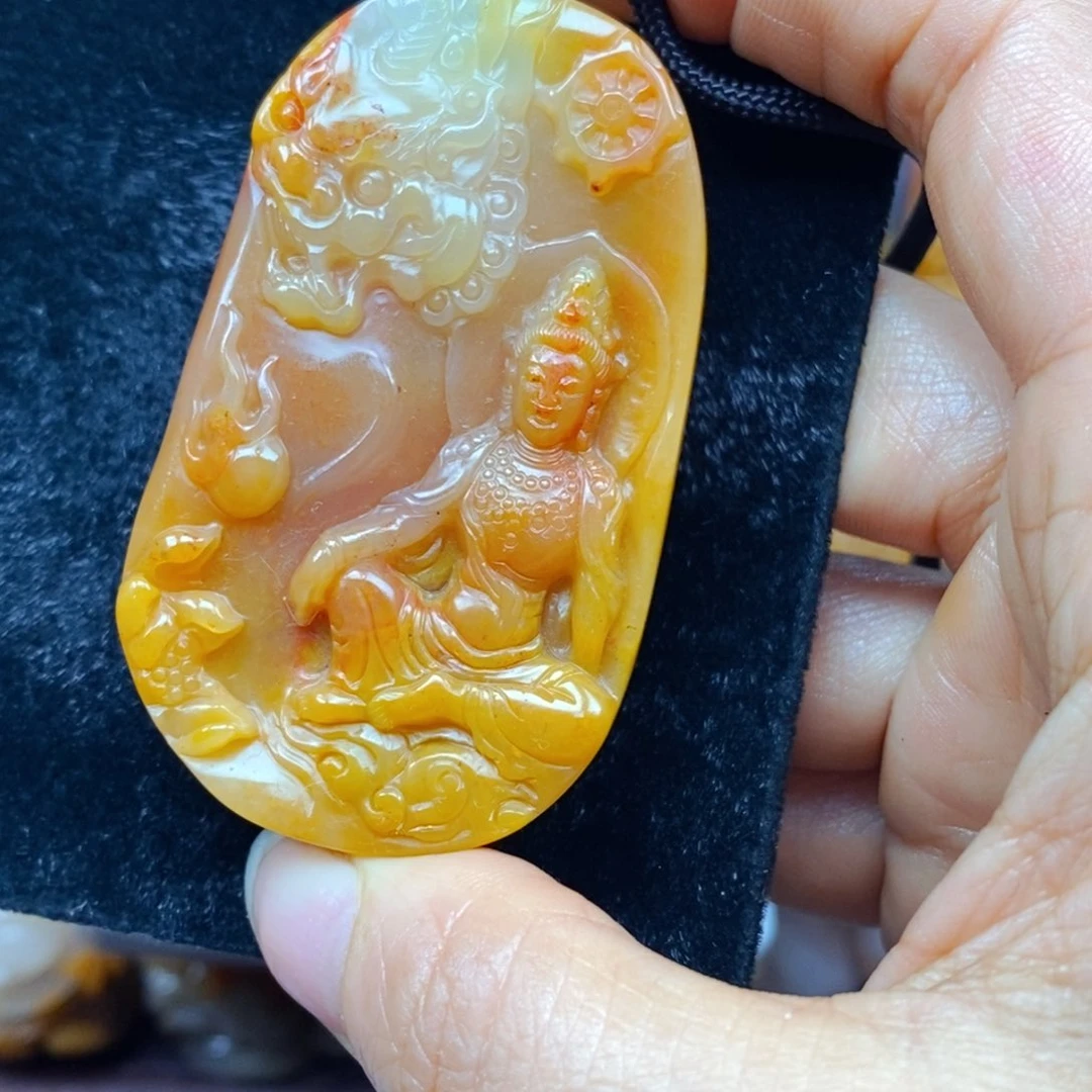 未镶嵌石英质玉（黄龙玉）颈饰