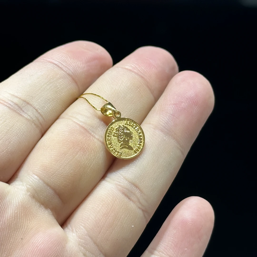 足金999 卡12 5G 女王牌吊坠 2.084