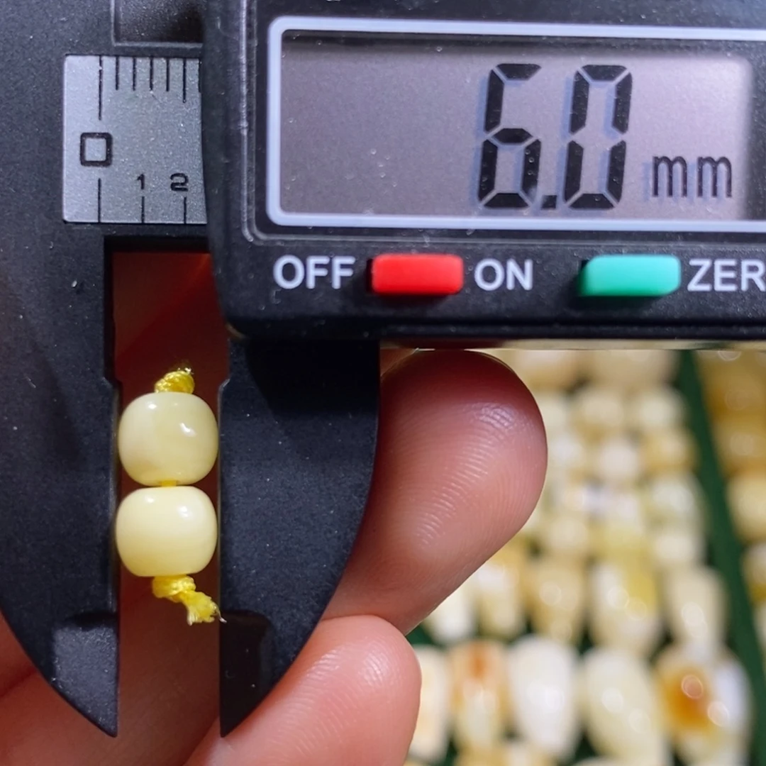 蜜蜡未镶嵌裸石配饰