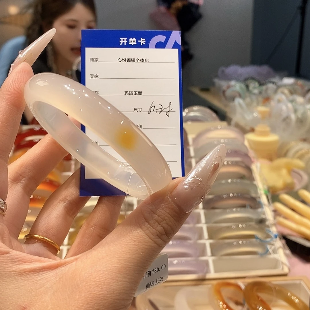 玛瑙/玉髓手镯未镶嵌