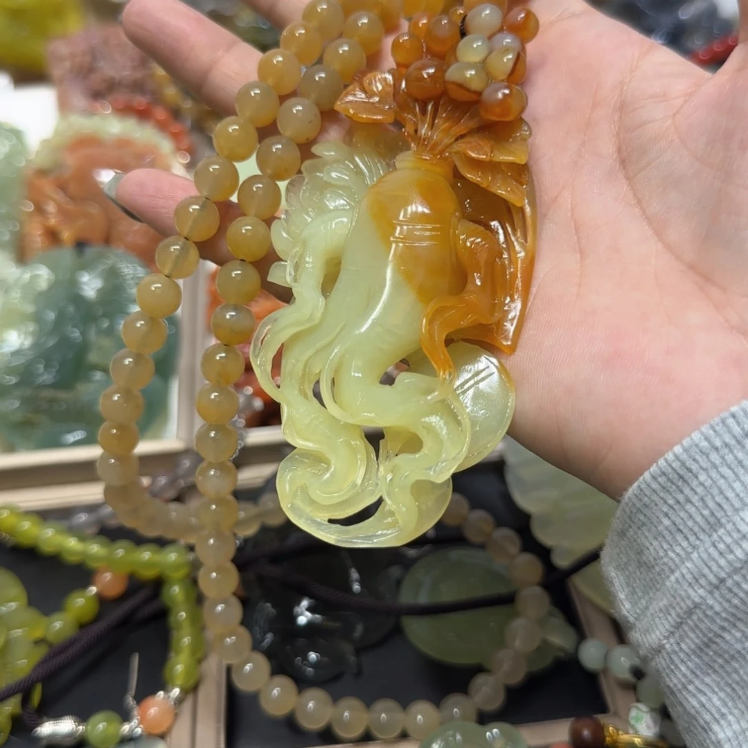 未镶嵌蛇纹石玉吊坠心*红