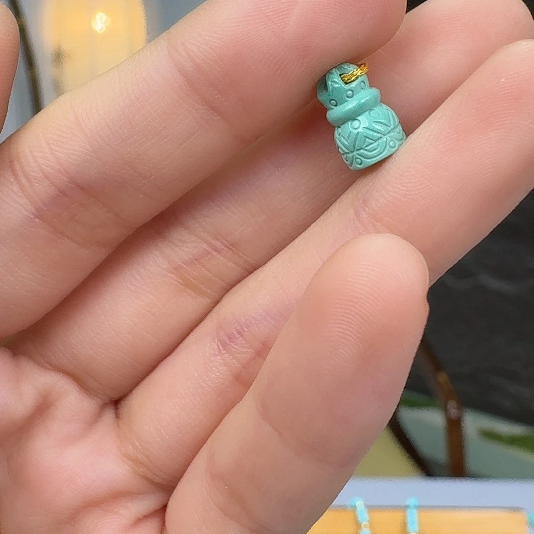 绿松石未镶嵌挂件