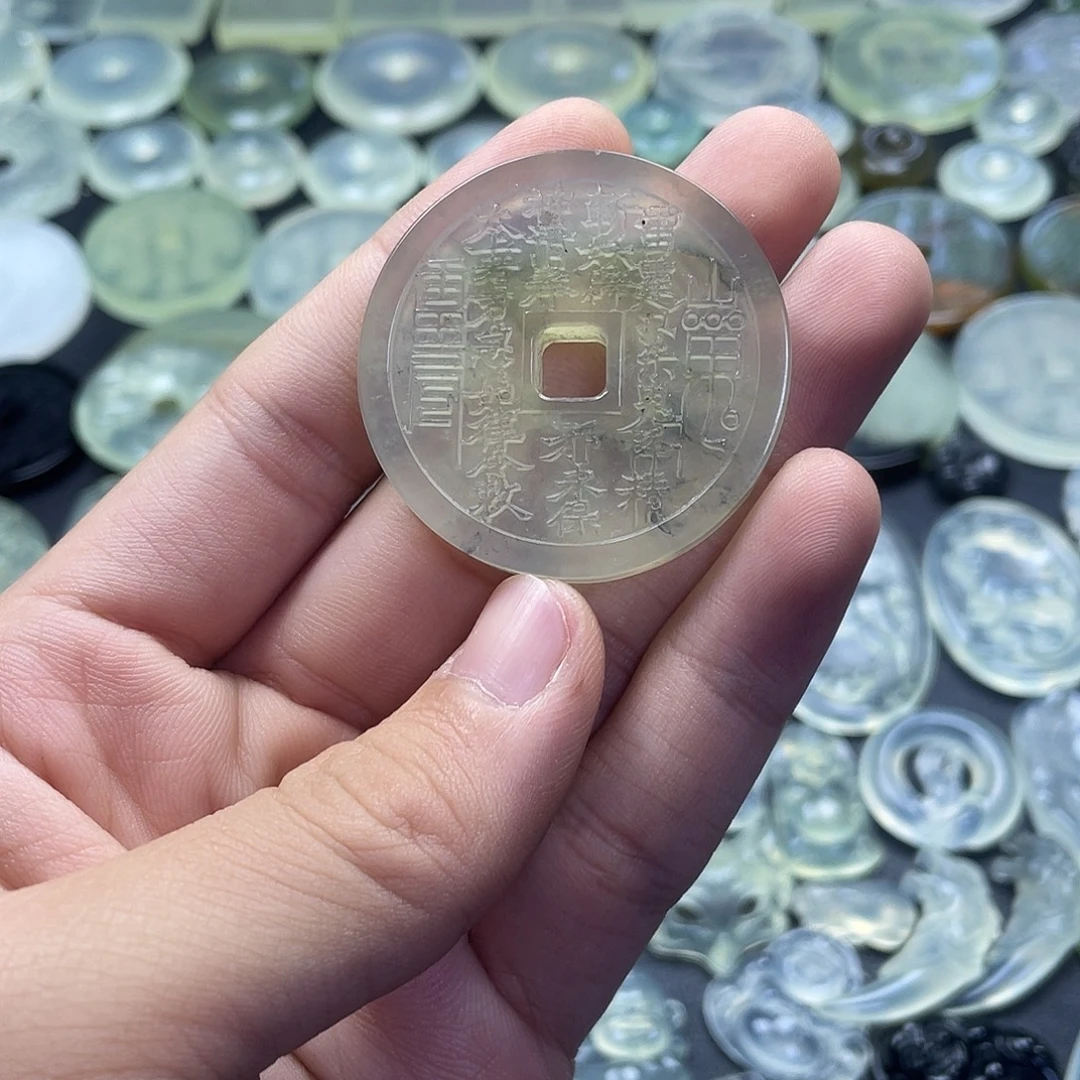 岫玉未镶嵌颈饰山鬼