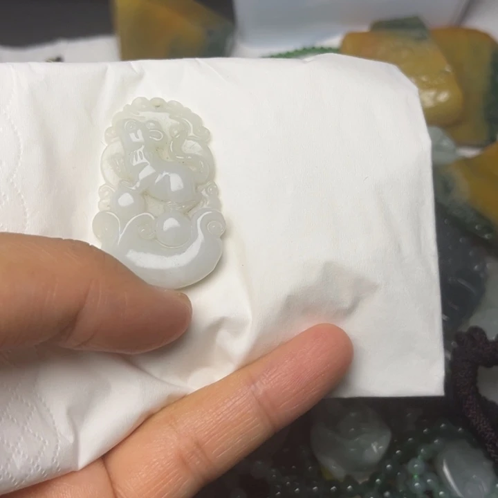 翡翠未镶嵌颈饰挂件