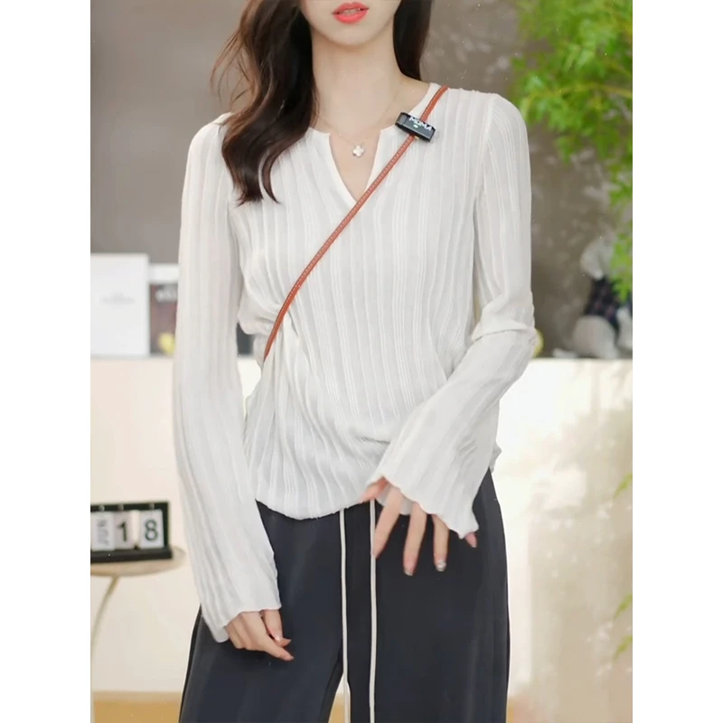 坑条V领白色针织衫女2025年早秋季新款简约休闲百搭打底长袖上衣