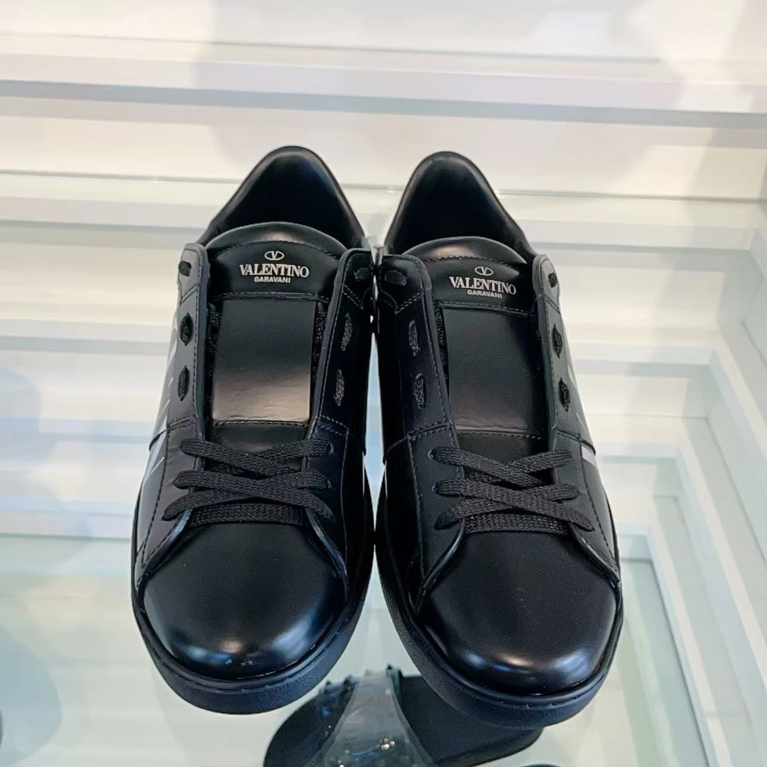 未使用 Valentino/华伦天奴 男鞋板鞋系带黑色