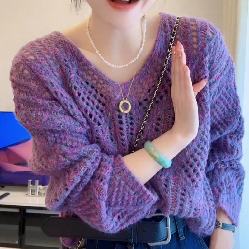 早秋新款气质长袖针织时尚宽松套头镂空V领百搭上衣LK2505758