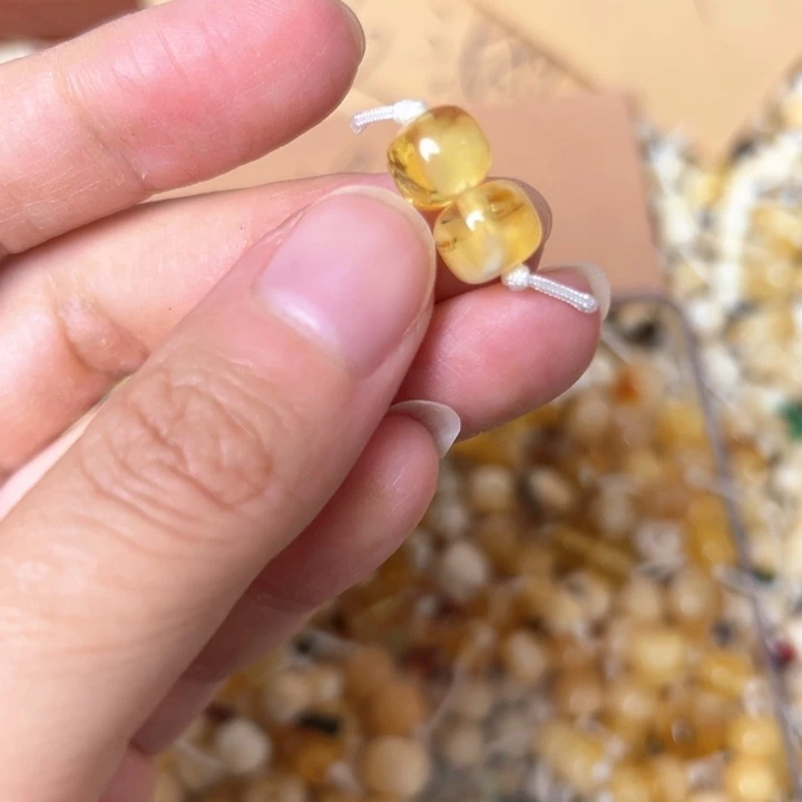 蜜蜡未镶嵌裸石8.3mm一对