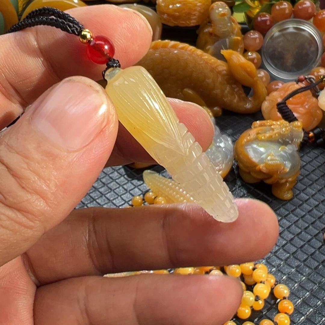 石英质玉未镶嵌颈饰