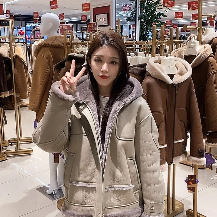 初晓皮草外套搭配