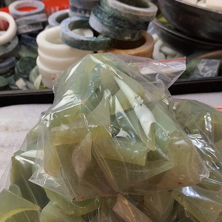 蛇纹石玉未镶嵌珠宝半成品快**生