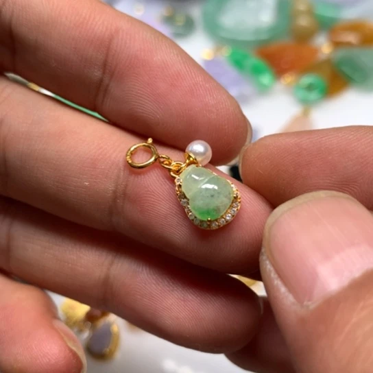 翡翠颈饰未镶嵌翡翠