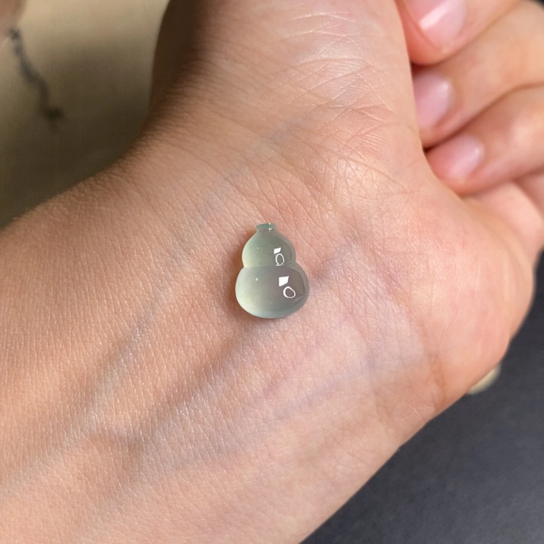 翡翠未镶嵌颈饰葫芦