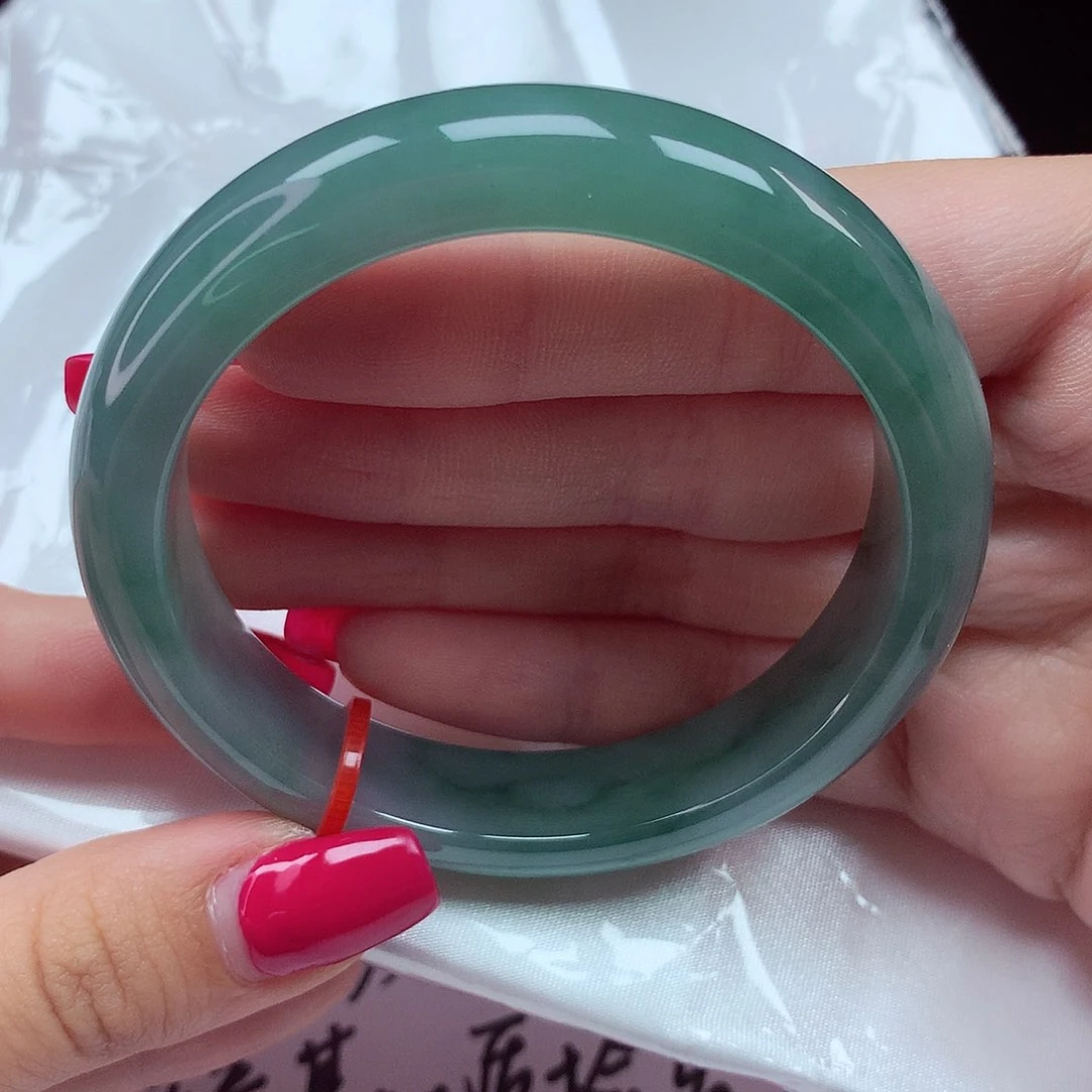 翡翠手镯未镶嵌56圈