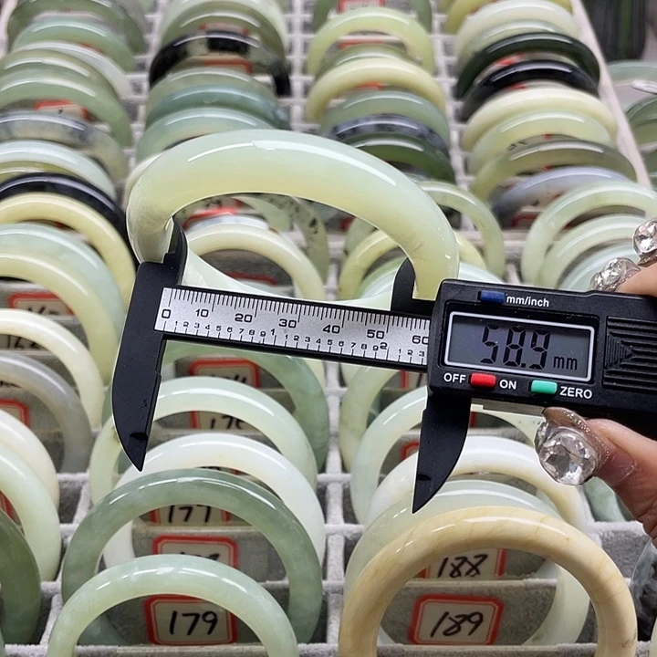 蛇纹石玉未镶嵌手镯198