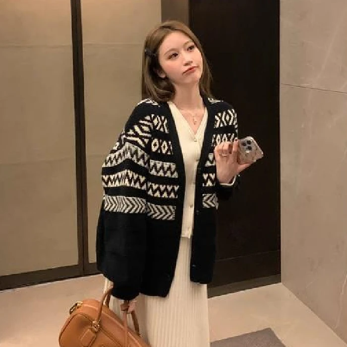 2025年秋冬季毛衣外套女宽松慵懒风中长款V领针织开衫外搭女
