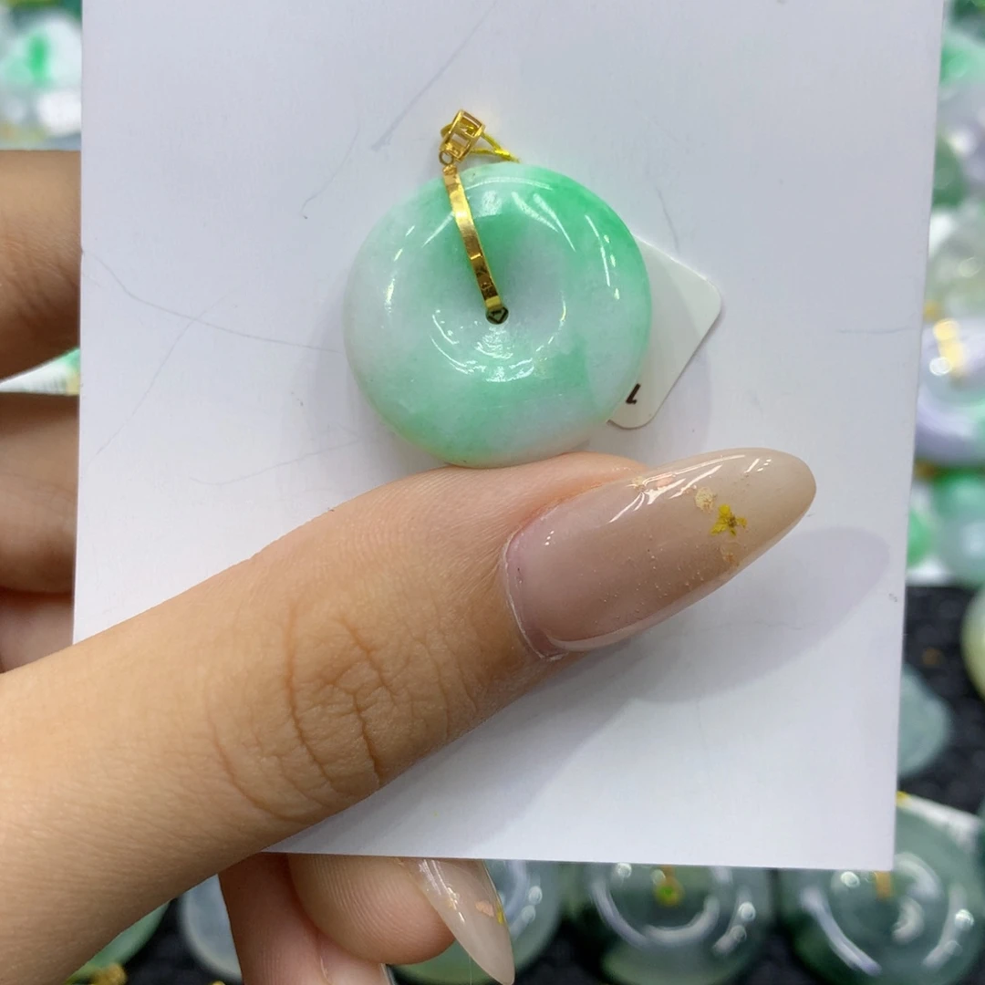 颈饰18K金镶嵌翡翠