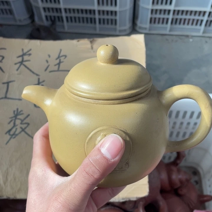 老厂紫砂壶一件。