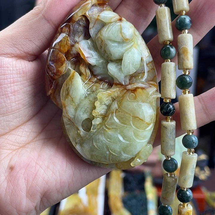 蛇纹石玉未镶嵌颈饰