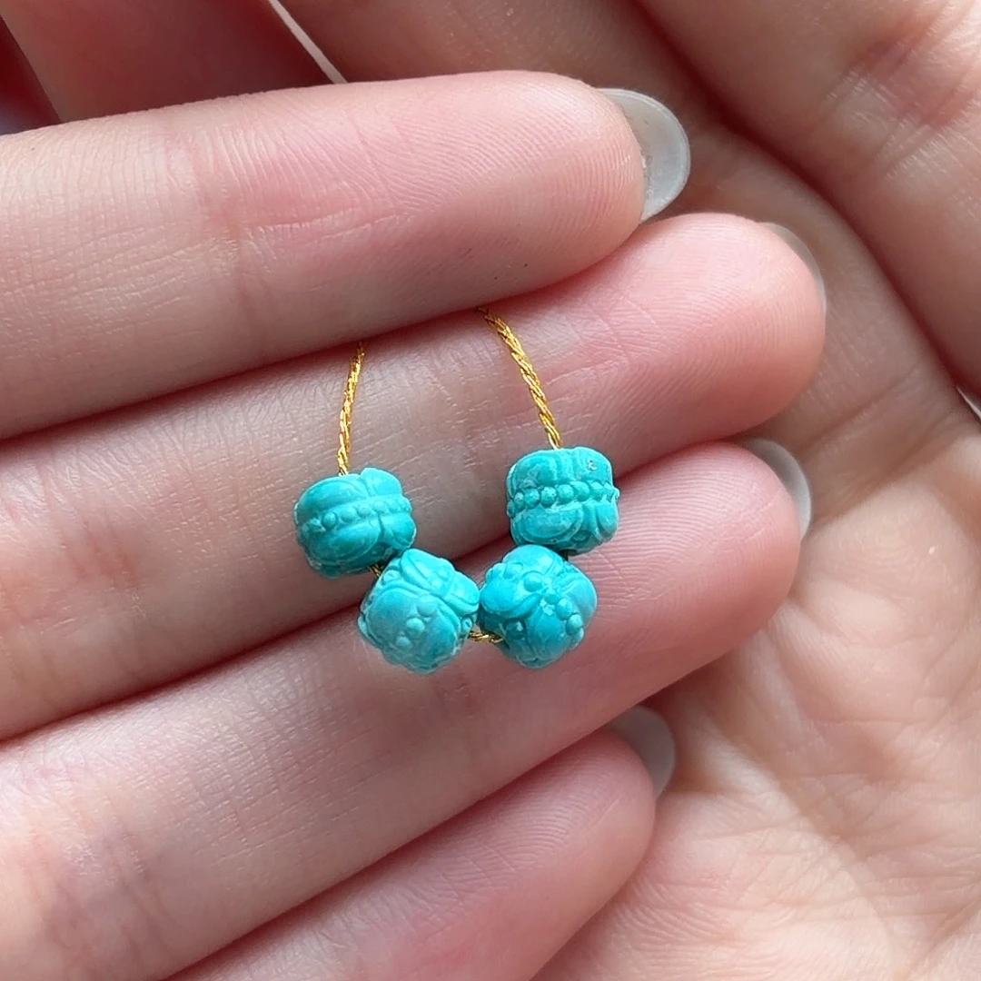 绿松石未镶嵌颈饰