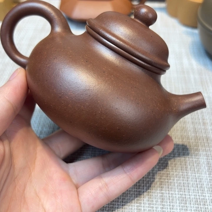 茶壶紫砂容天，容量220毫升，青段