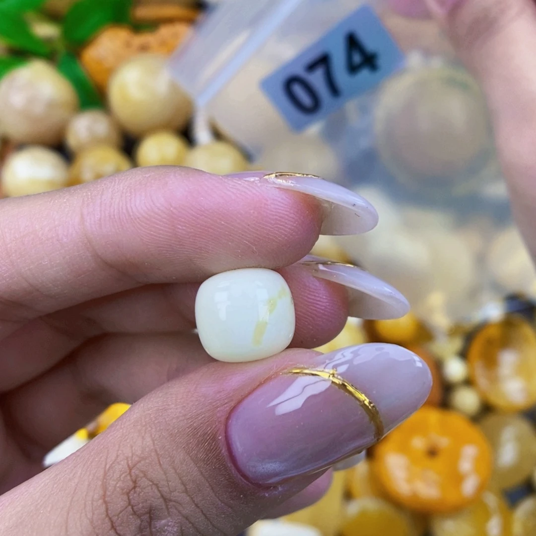 未镶嵌琥珀珠宝奇石10.8 粉