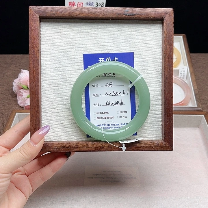 等****未镶嵌手镯石英质玉