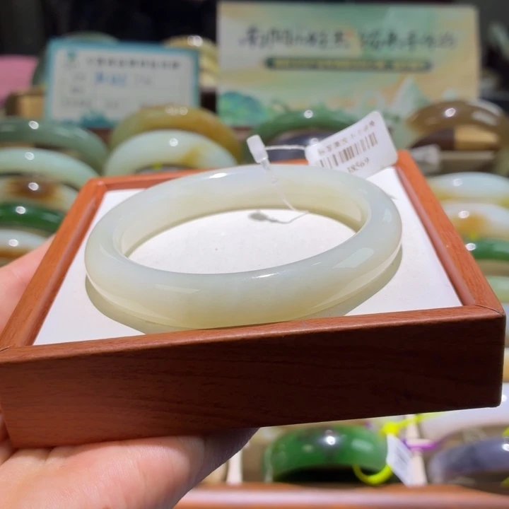 和田玉未镶嵌手镯58