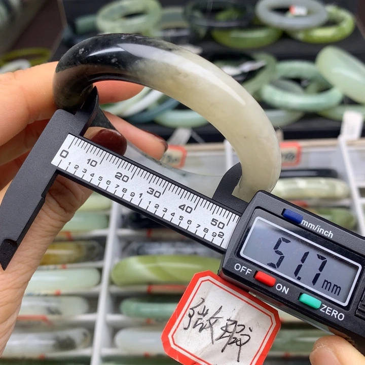 蛇纹石玉未镶嵌手镯995