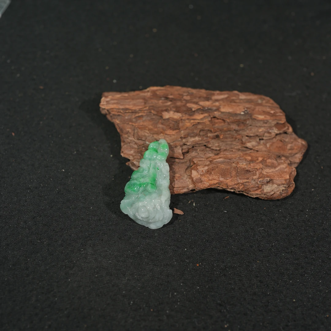 1.1香港王老板-翡翠吊坠6y47