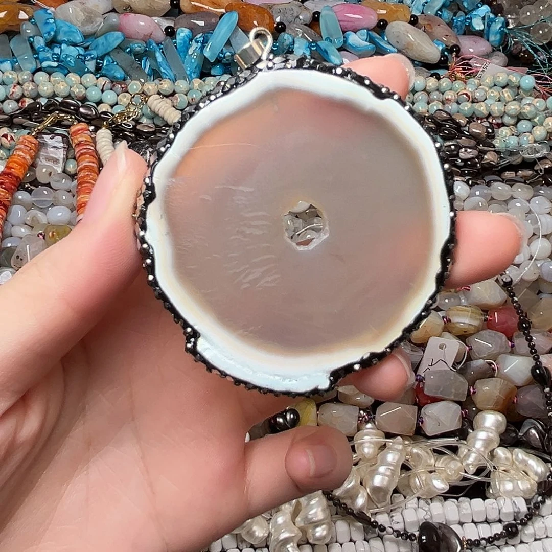 玛瑙/玉髓合金珠宝半成品V101。59mm天然玛瑙切片吊坠一个