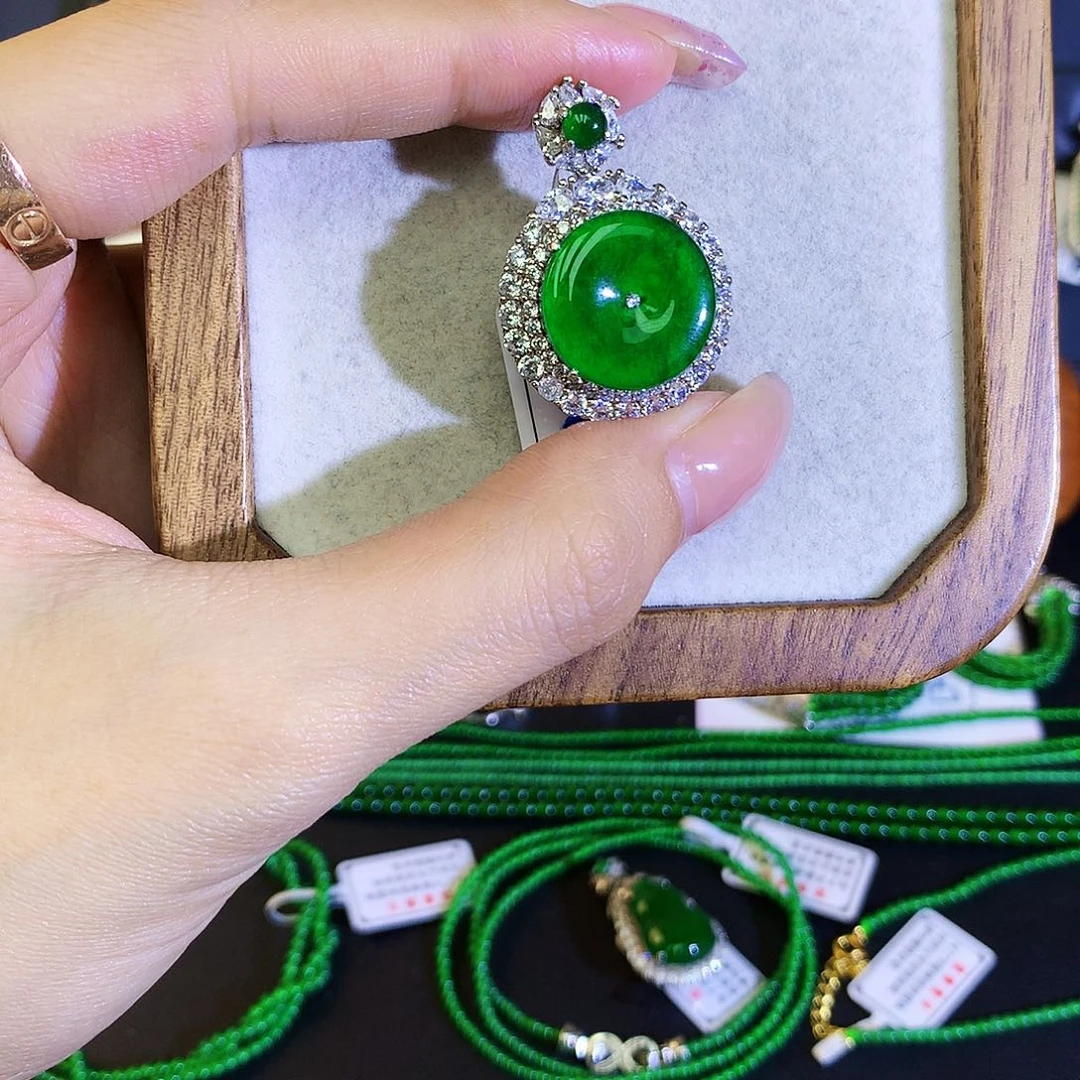 翡翠颈饰银S925镶嵌天然翡翠平安扣