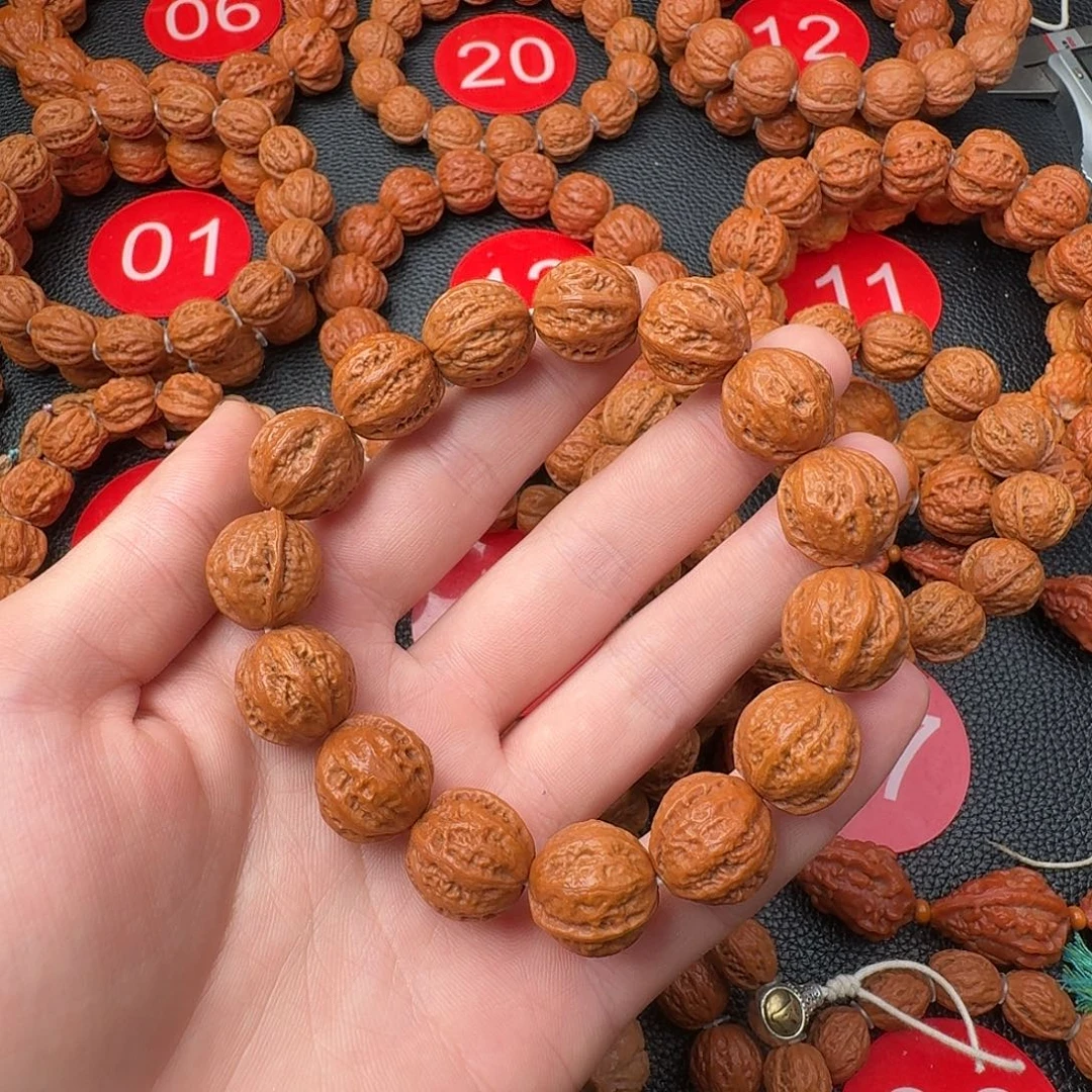 威***士文玩核桃手串小核桃