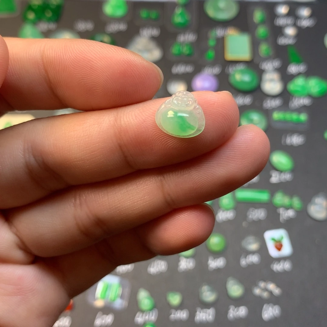 翡翠未镶嵌颈饰裸石佛公