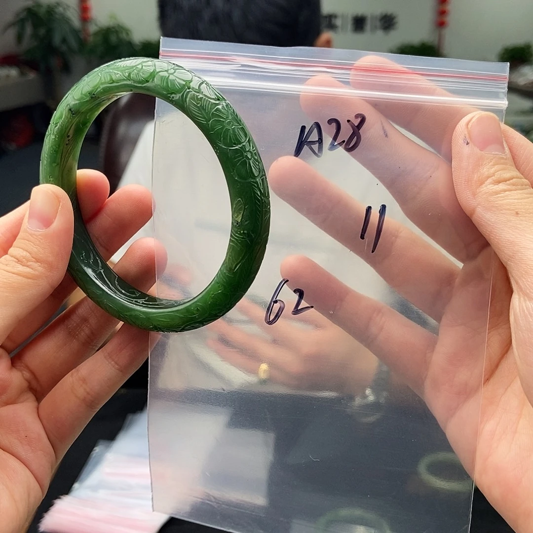 未镶嵌手镯和田玉颜色多样性发拍一发一