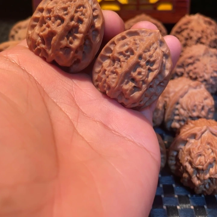 文玩核桃吊坠磐石有修