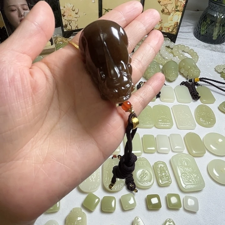 颈饰未镶嵌和田玉